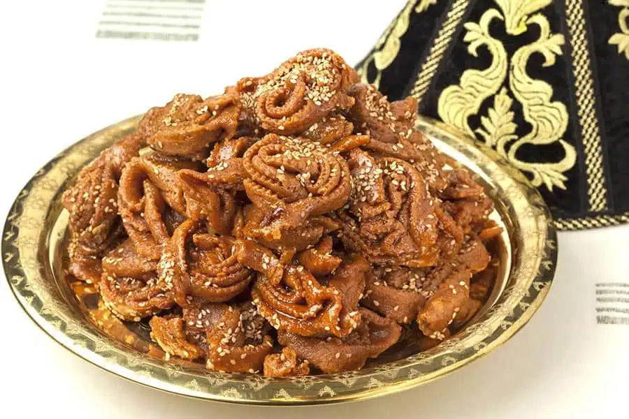 Chebakia with sesame seeds
